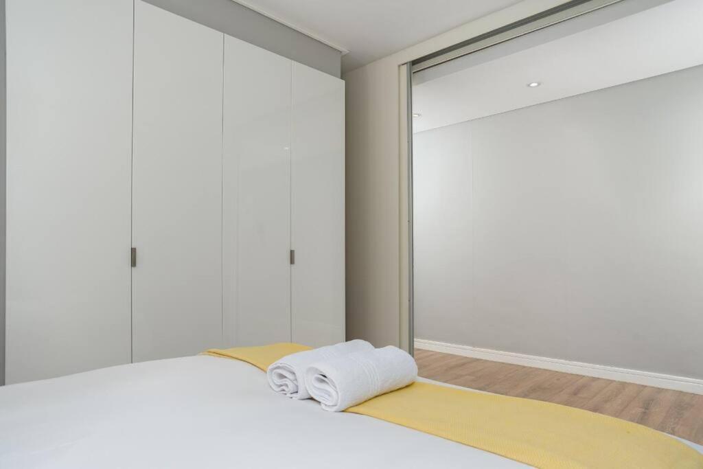 Fully Furnish One Bedroom Apt Greenpoint Capetown. Appartement Le Cap